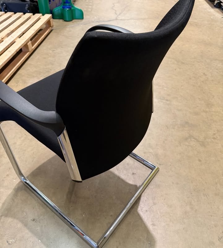 8 x Black Cantilever Meeting / Boardroom Chairs