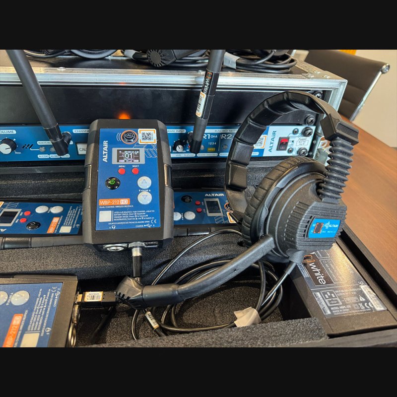 Altair 5035 WBS202HD Dual Channel Wireless Intercom Solution with 4 x headsets/beltpacks + bespoke flightcase